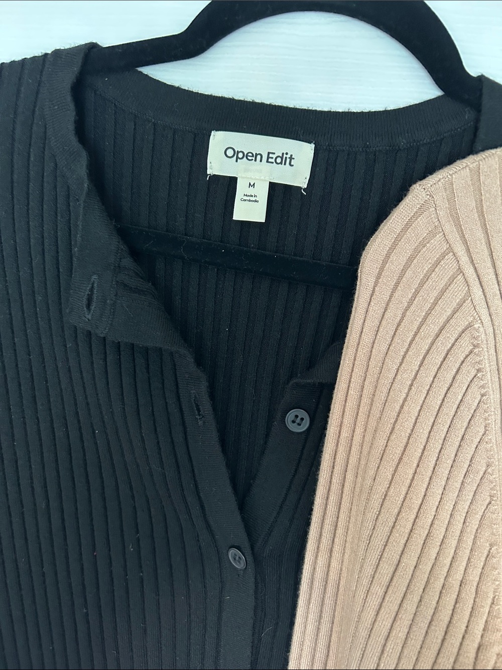 Open Edit Ribbed Button-Down Cardigan — Black & Camel - Picture 2 of 4